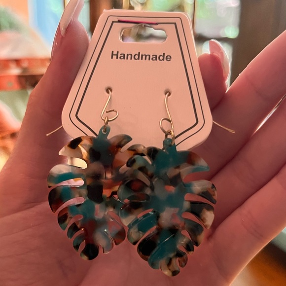 Southern Chic Dangle Earrings - Picture 1 of 1